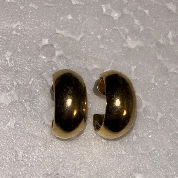 Monet Gold Tone Chunky Hoop Earrings Classy Modest Old Money 1/2" - Picture 1 of 5